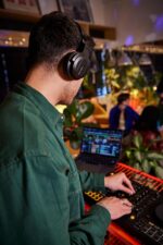 Pioneer DJ DDJ-FLX4 2-deck Rekordbox - Image 3